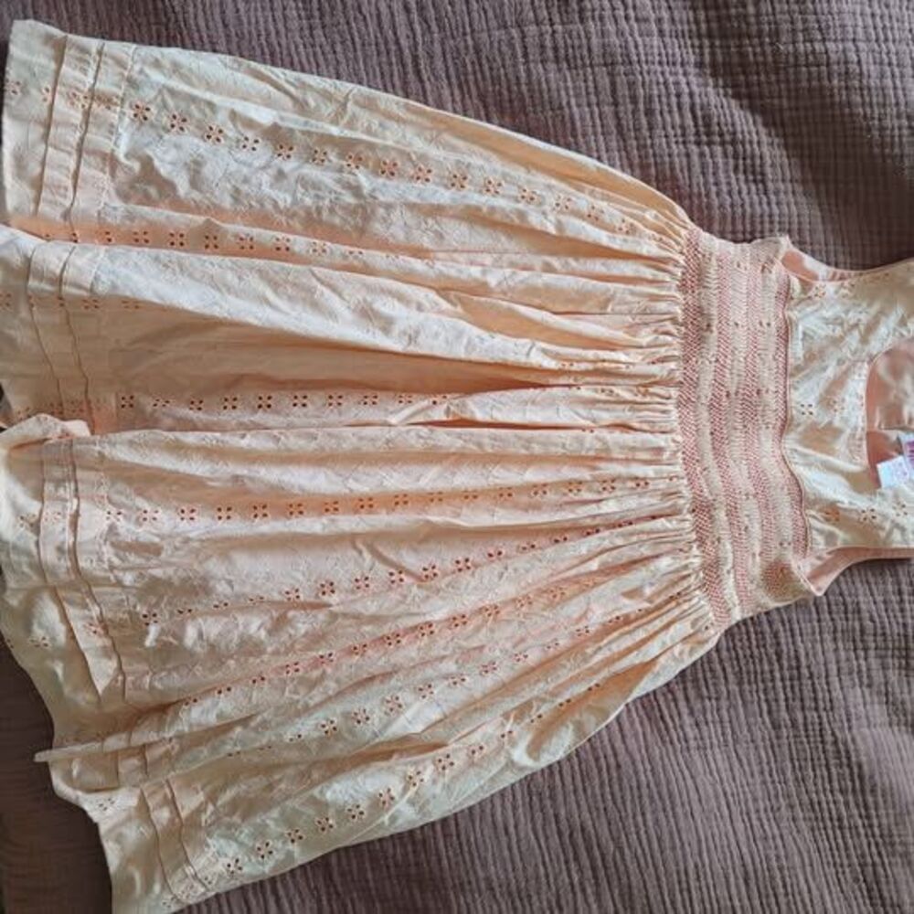 Vintage smocked peach dress size 6